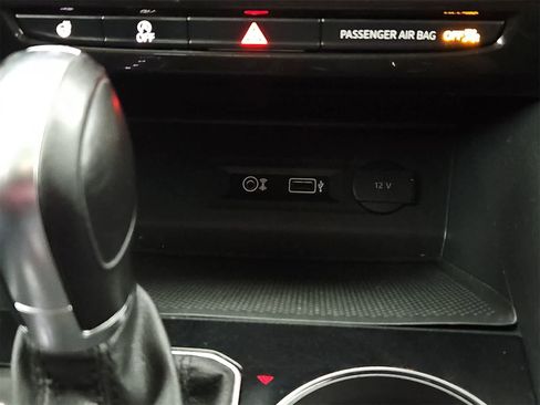 Used 2019 Volkswagen Atlas SEL Premium image 33