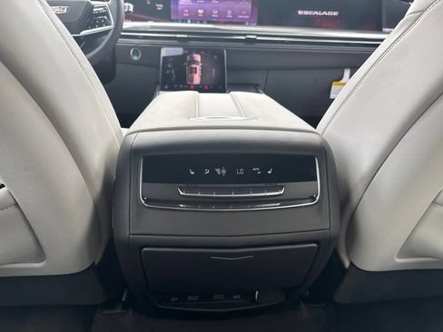 Used 2025 Cadillac Escalade ESV V AWD/4WD image 14