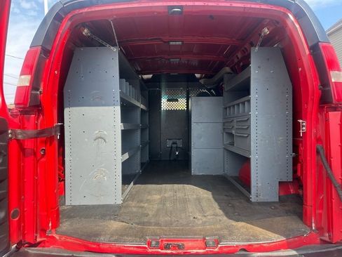 Used 2015 Chevrolet Express 2500 RWD image 23