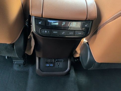Used 2022 Toyota Highlander Platinum AWD/4WD image 38
