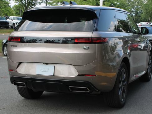 Used 2023 Land Rover Range Rover Sport SE Dynamic AWD/4WD image 4