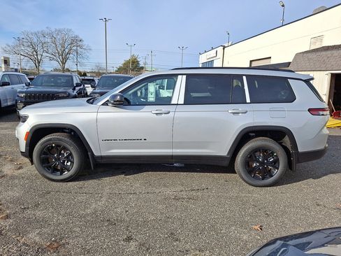 New 2025 Jeep Grand Cherokee L Altitude AWD/4WD image 8