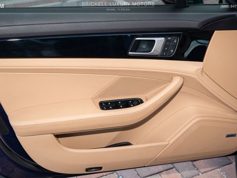 Used 2022 Porsche Panamera image 15