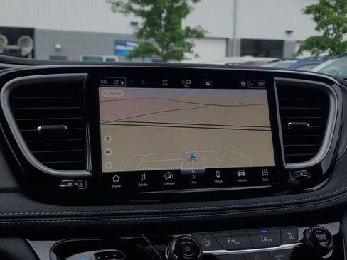 New 2027 Chrysler Pacifica Limited FWD image 27