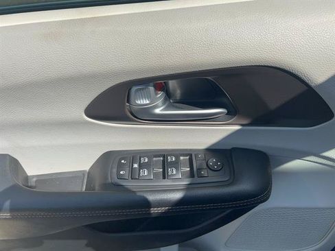 Used 2018 Chrysler Pacifica Touring-L Plus w/ Advanced Safetytec Group FWD image 10