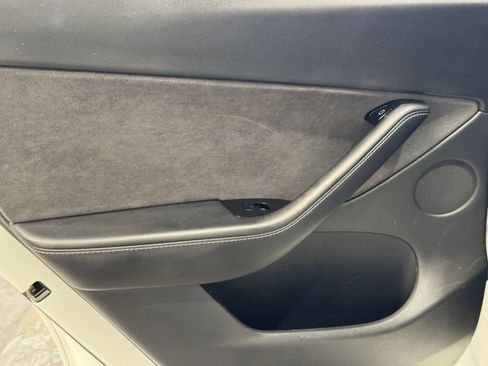 Used 2020 Tesla Model Y Long Range image 12