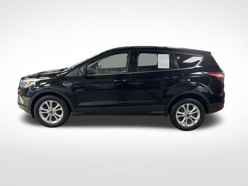 Used 2017 Ford Escape SE image 2