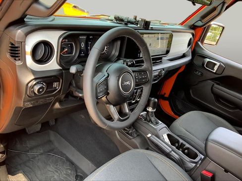 Used 2025 Jeep Wrangler Unlimited Sport AWD/4WD image 18