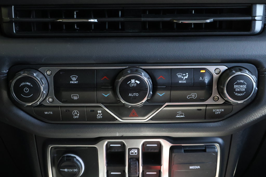 Used 2025 Jeep Wrangler Unlimited Rubicon AWD/4WD image 17
