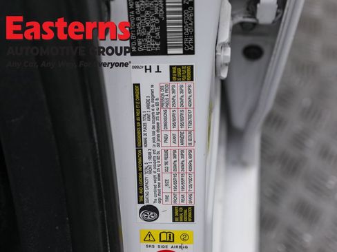 Used 2022 Toyota Prius LE image 33