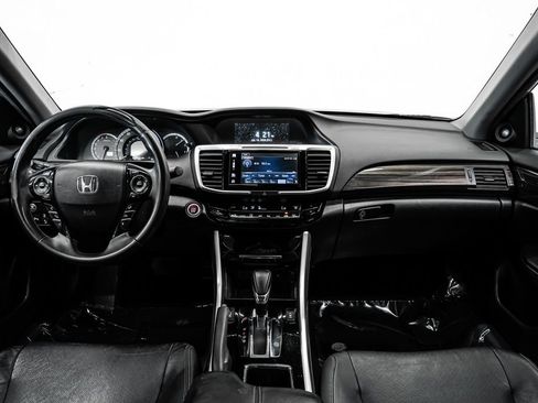 Used 2016 Honda Accord Touring image 19