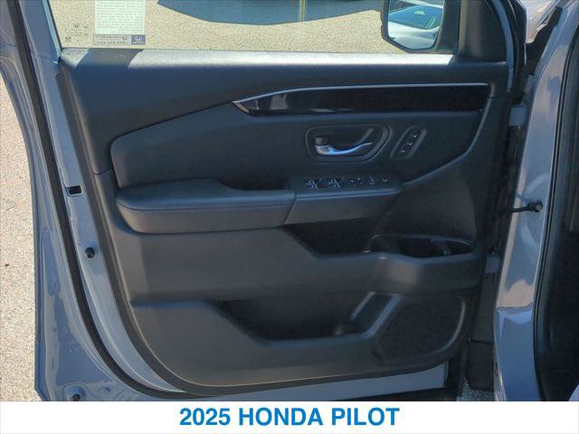 Certified 2025 Honda Pilot Touring image 12
