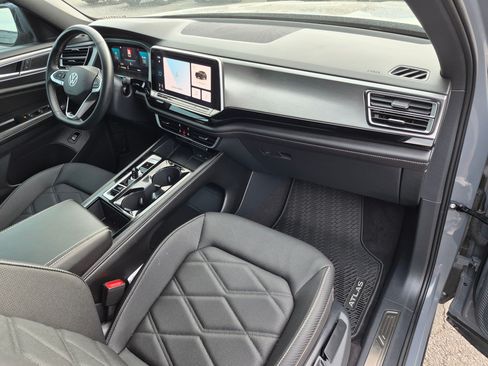 Used 2024 Volkswagen Atlas Cross Sport SE w/ Panoramic Sunroof Package AWD/4WD image 35