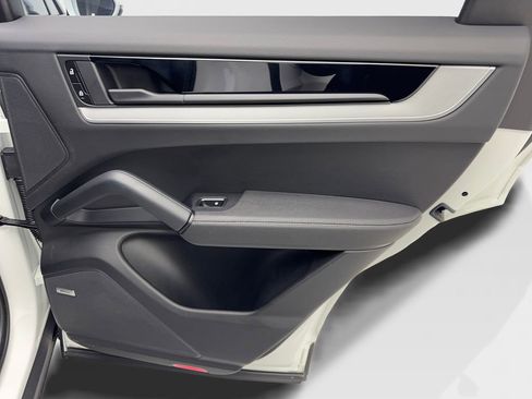 Used 2024 Porsche Cayenne Coupe image 43