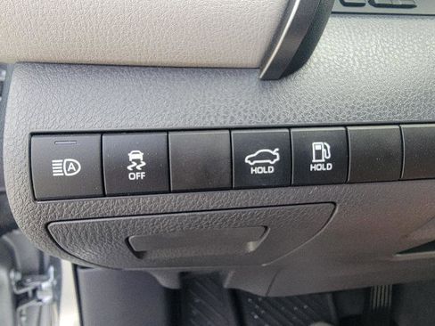 Used 2022 Toyota Camry LE image 10