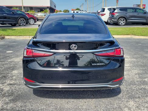 Used 2024 Lexus ES 300h w/ Premium Package FWD image 5