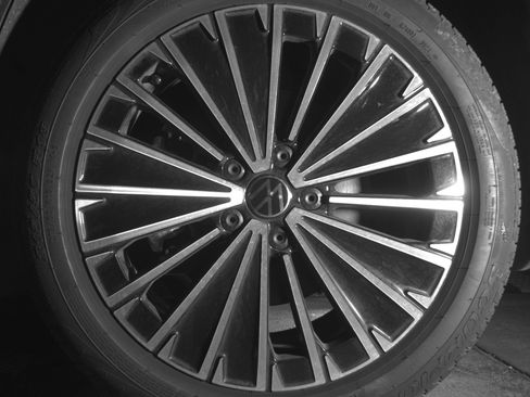 Used 2025 Volkswagen Taos SE image 12