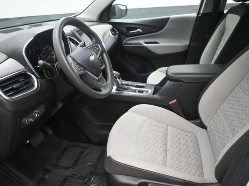 Used 2022 Chevrolet Equinox LS FWD image 11