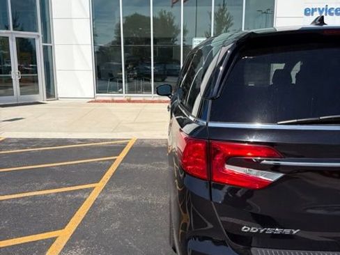 Used 2022 Honda Odyssey Elite image 7