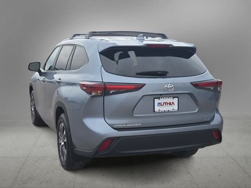 Certified 2024 Toyota Highlander XLE FWD image 6