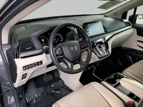 Used 2025 Honda Odyssey Touring image 18