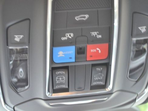 New 2025 Jeep Grand Cherokee L Laredo w/ Luxury Tech Group I image 31