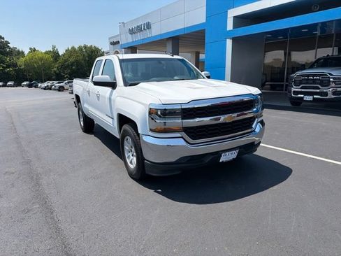 Used 2018 Chevrolet Silverado 1500 LT RWD image 2