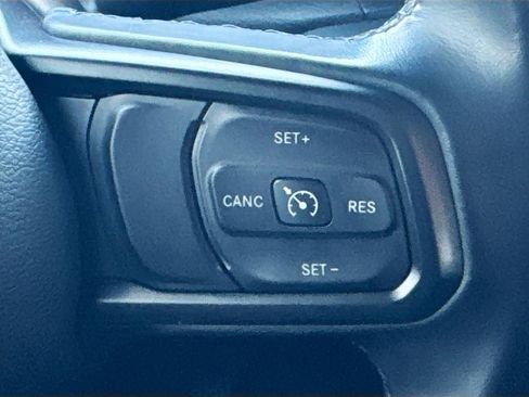 Used 2022 Jeep Gladiator Sport image 10