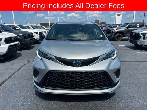 Used 2024 Toyota Sienna XSE w/ XSE Plus Package FWD image 26