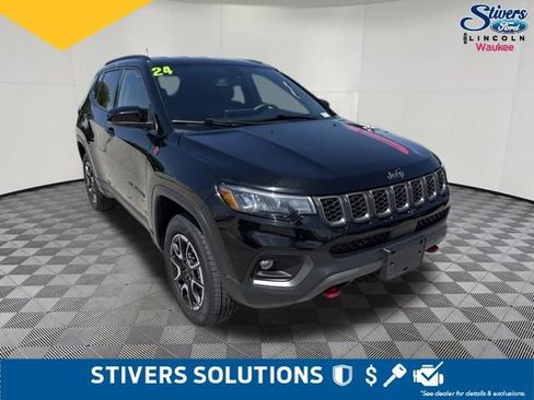 Used 2024 Jeep Compass Trailhawk AWD/4WD image 3
