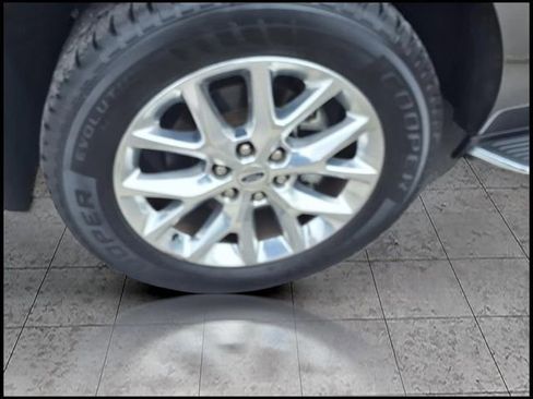 Used 2021 Ford Expedition XLT image 6