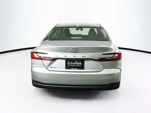 Used 2025 Toyota Camry LE image 7