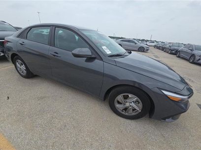 Used 2025 Hyundai Elantra SE