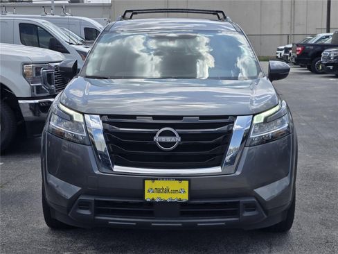 Used 2022 Nissan Pathfinder SV FWD image 2
