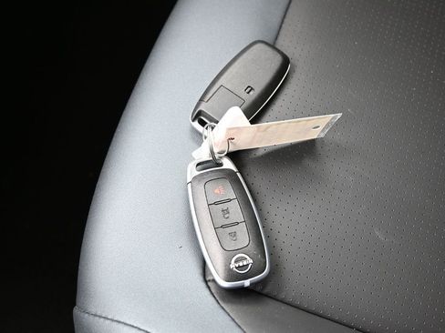 Used 2026 Nissan Leaf SV+ w/ Floor Mat Package (SV+) FWD image 27