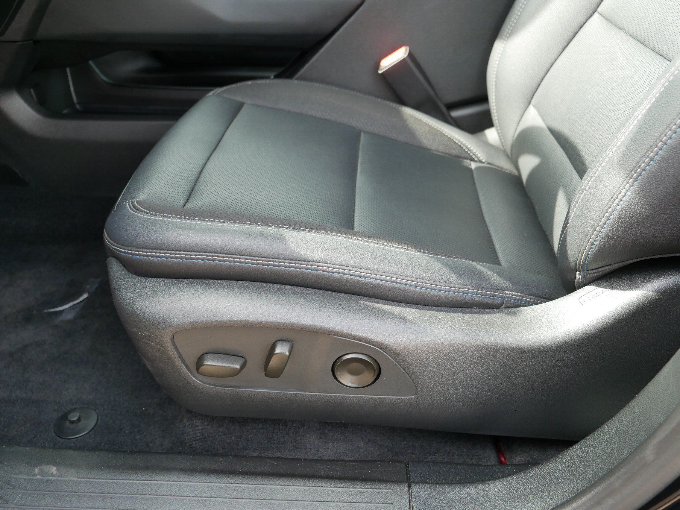 Used 2024 Chevrolet Equinox EV LT AWD/4WD image 20