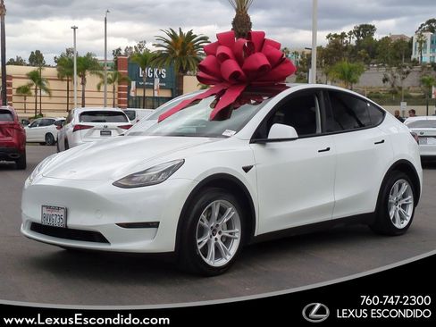 Used 2021 Tesla Model Y Long Range image 1