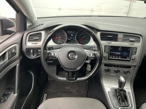 Used 2016 Volkswagen Golf S image 12
