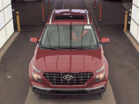 Used 2023 Hyundai Venue SEL image 2