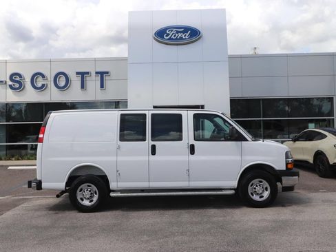 Used 2025 Chevrolet Express 2500 w/ Driver Convenience Package RWD image 17
