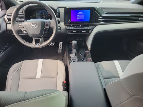 Used 2025 Toyota Camry SE FWD image 17