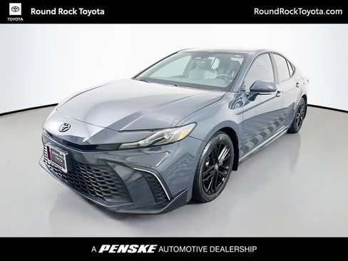 Used 2025 Toyota Camry SE image 1