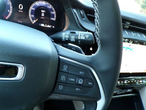 New 2026 Jeep Grand Cherokee Limited w/ Luxury Tech Group II AWD/4WD image 16