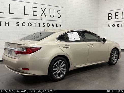Used 2017 Lexus ES 300h FWD image 4