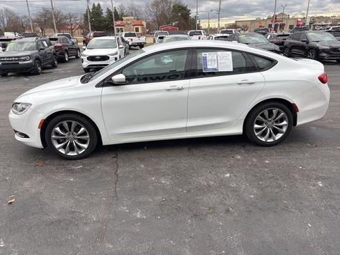Used 2015 Chrysler 200 S w/ Comfort Group image 16