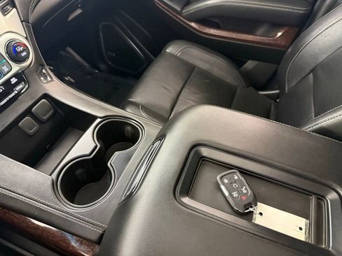 Used 2019 GMC Yukon XL SLT w/ Open Road Package AWD/4WD image 35