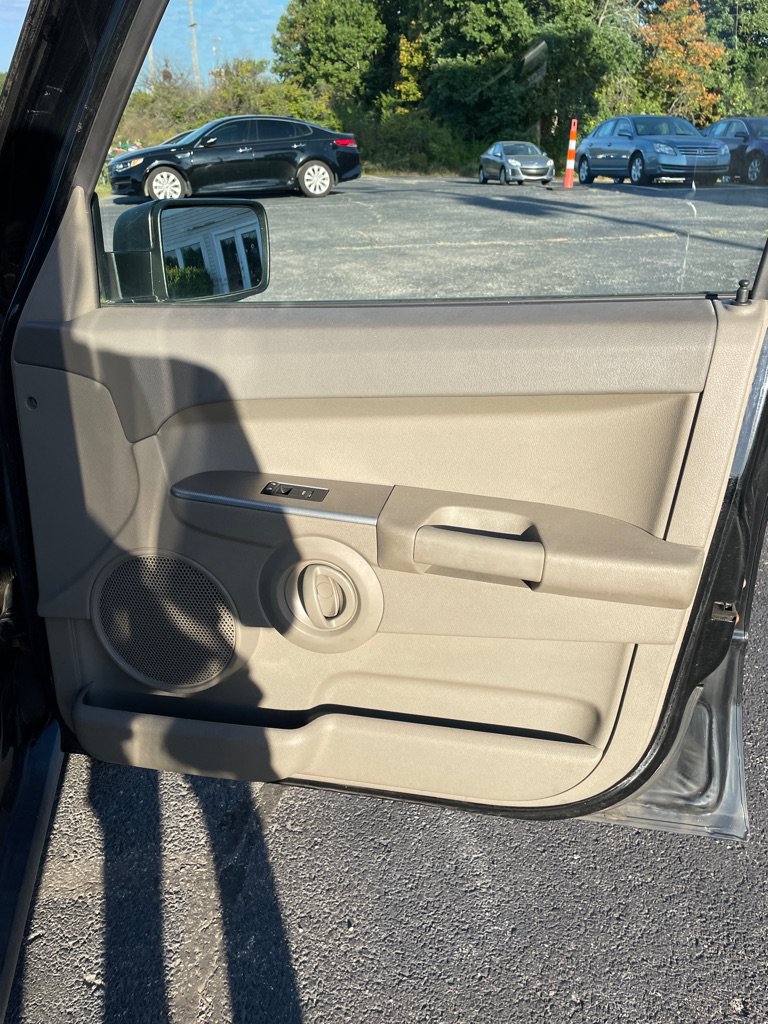 Used 2007 Jeep Commander Sport AWD/4WD image 22