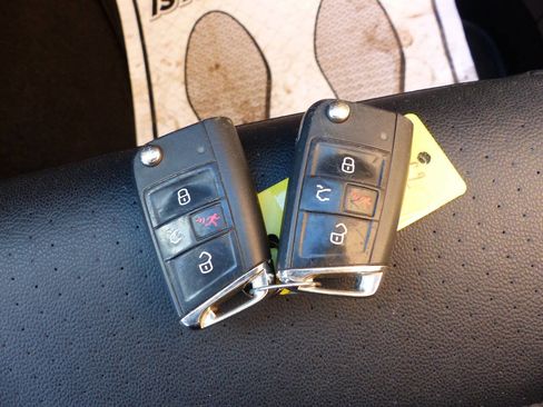 Used 2017 Volkswagen Golf SE image 46