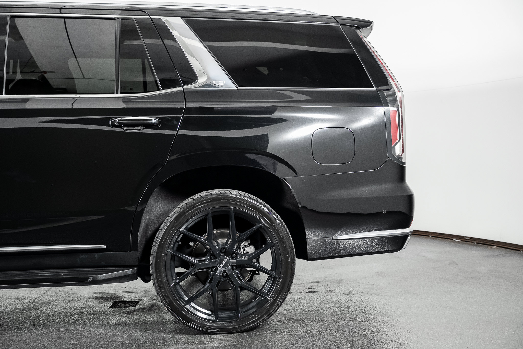 Used 2021 Cadillac Escalade Premium Luxury w/ LPO, Radiant Package AWD/4WD image 18