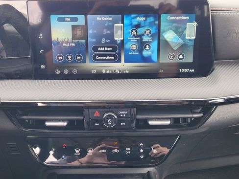 New 2026 Nissan Kicks SR w/ SR Premium Package FWD image 13